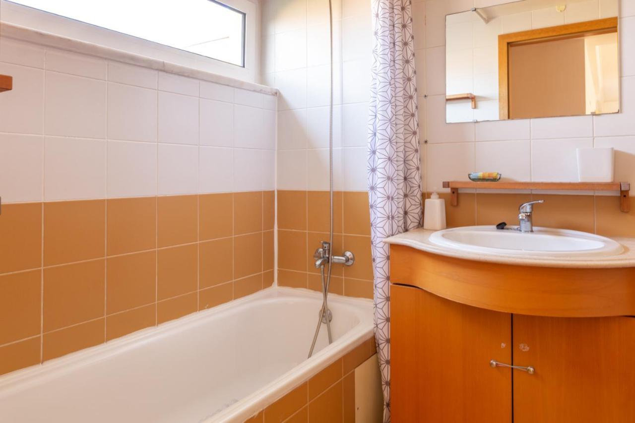 One Bedroom With Stunning River Views And Private Rooftop! * Lissabon